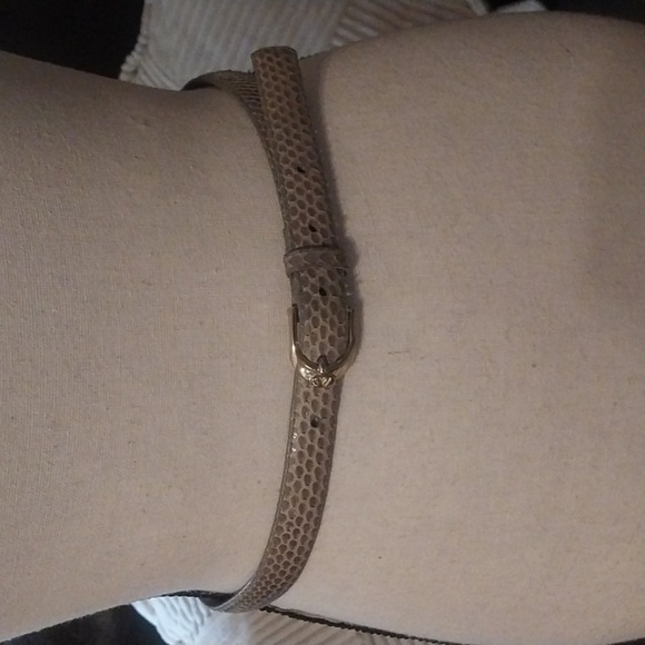 Liz Claiborne Creamy Beige Genuine Snakeskin Skinny Belt Size Med - Picture 1 of 8